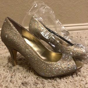 Sparkly gold dress heels with rhinestones size 5 still in plastic never worn